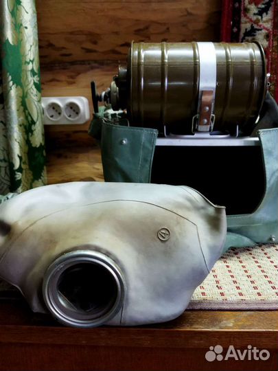 Противогаз изолирующий