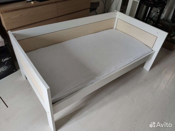 Детская кровать с матрасом