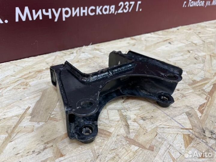 Кронштейн кпп левый Volkswagen Polo