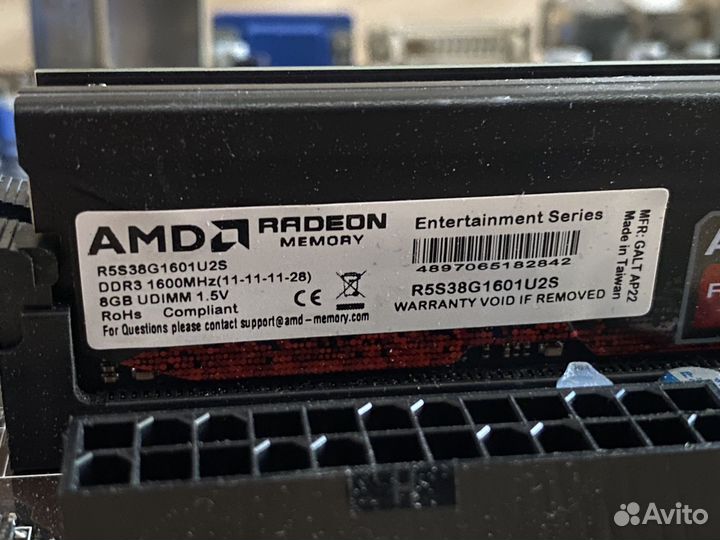 Материнская плата с процессором и памятью