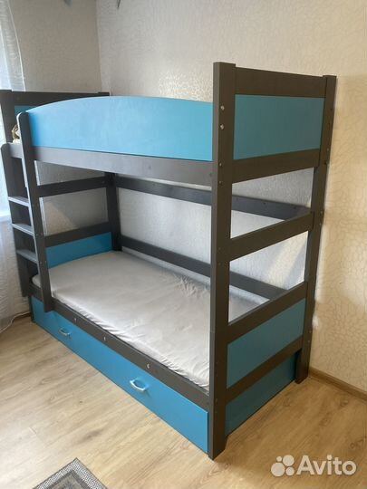 Двухъярусная кровать