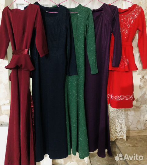 Платья