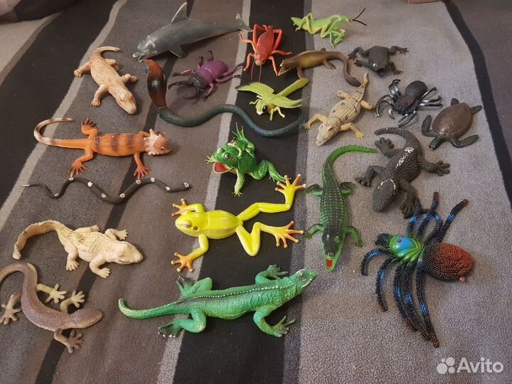Пакет игрушек коллекция гадов