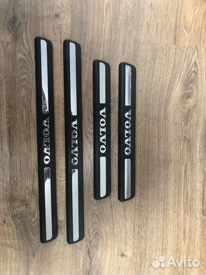 Декоративные наклалки на пороги Volvo s40