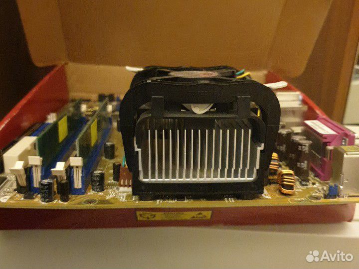 Материнская плата с процессором и памятью