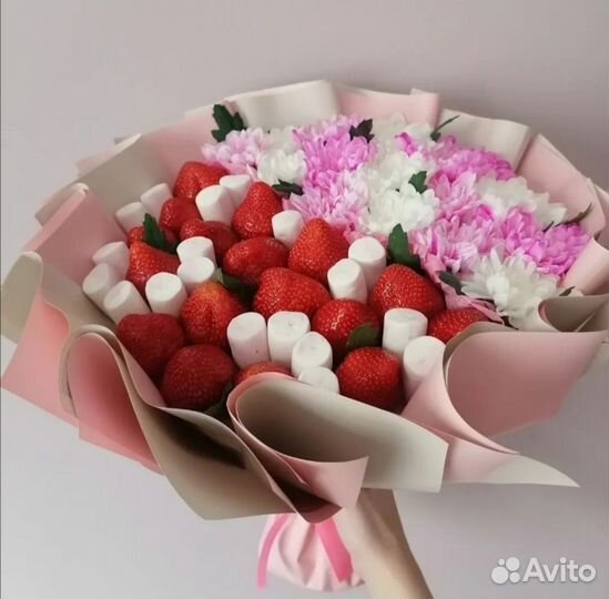Съедобные букеты из клубники. Подарок на выпускной
