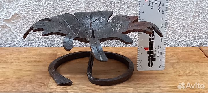 Старый металлический подсвечник