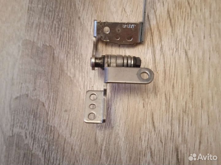 Правая петля Toshiba satellite L650D