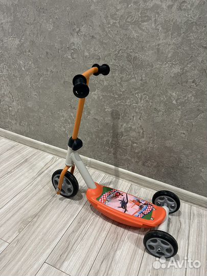 Самокат трехколесный