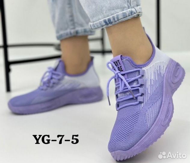 Кроссовки женские