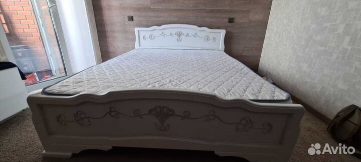 Белая кровать с ящиками из массива сосны Карина-6