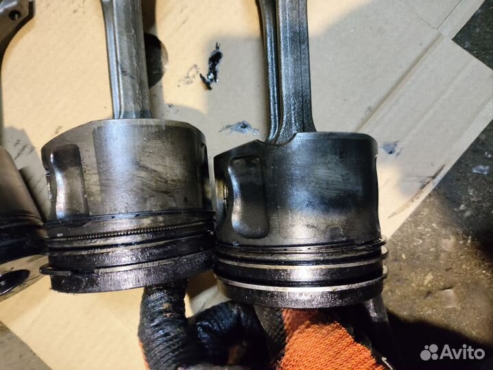 Поршень с шатуном Ford Transit 2.2