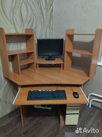 Компьютерный стол