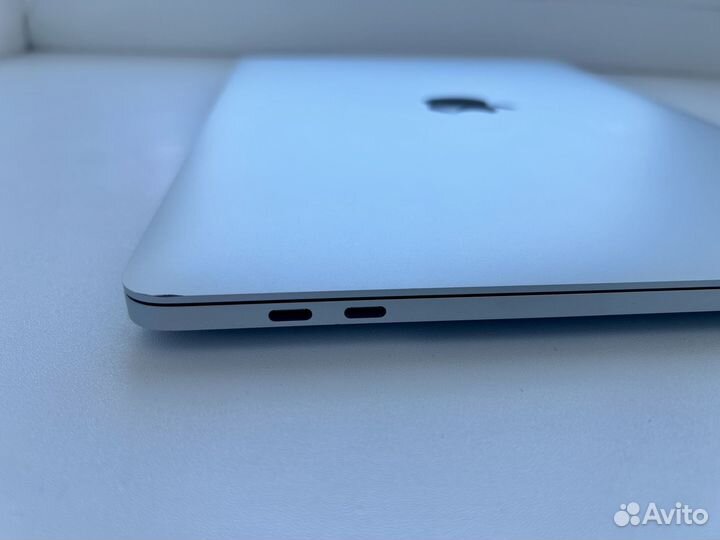 Macbook pro 13 2020 i5 16gb 512