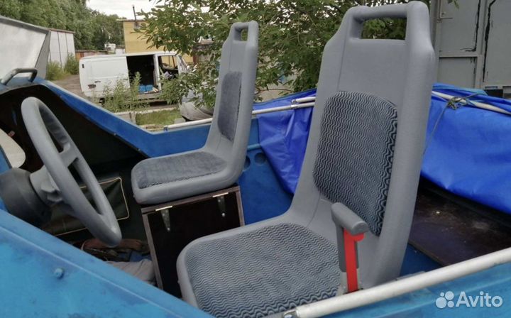 Пластиковые легкие кресла в лодку, катер