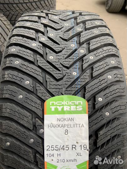 Nokian Tyres Hakkapeliitta 8 255/45 R19 и 285/40 R19 104H