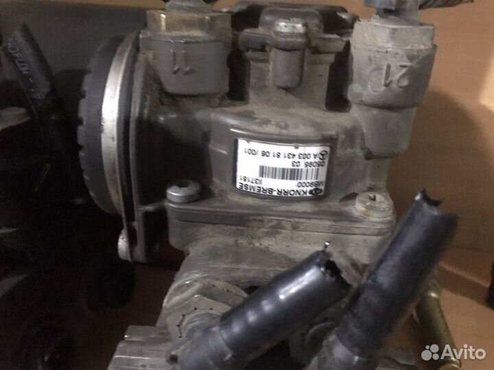 Mercedes 0034318106 гранный тормозной кран