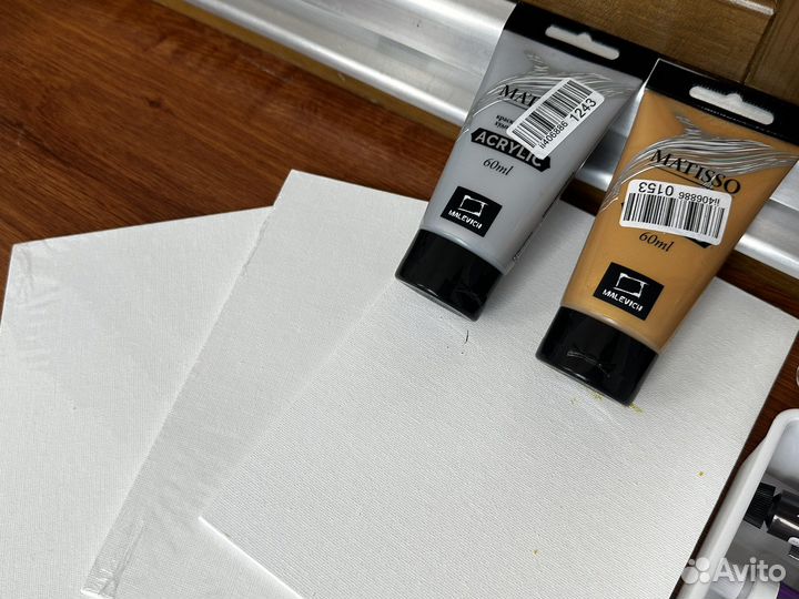 Акриловые краски 31 + холсты