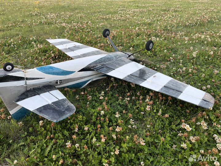 Радиоуправляемый самолет Sbach-300