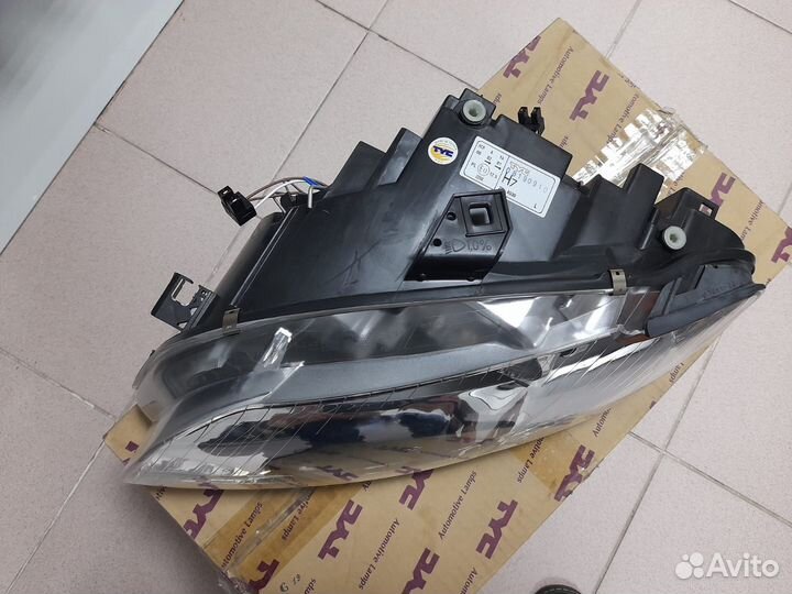 Фара левая Audi A4