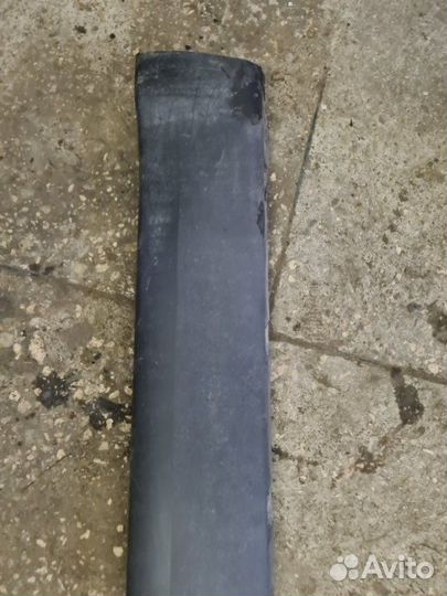 Накладка порога правая Skoda Yeti 2011