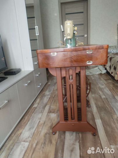 Швейная машина LADA