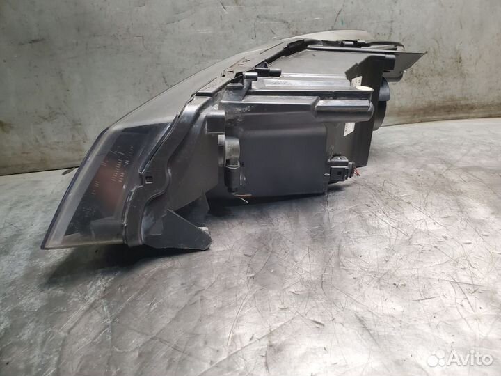 VW Polo Фара правая