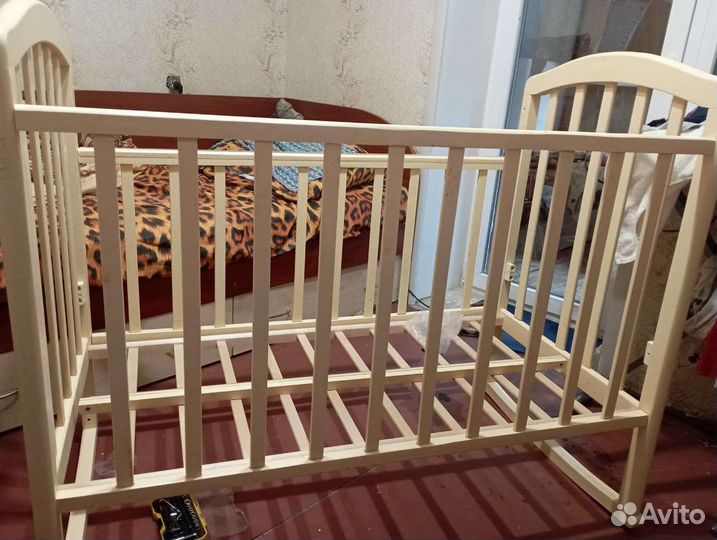 Детская кроватка