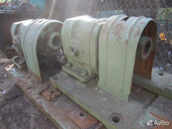 Насос шестиренчетый