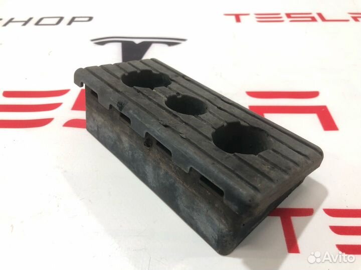 Опора под домкрат (подушка) Tesla Model S 2013