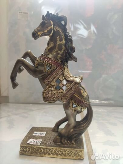 Фигурка лошадь