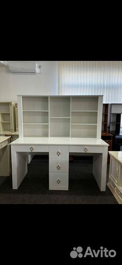 Письменный стол