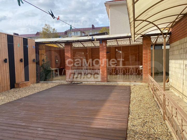 Дом 308,7 м² на участке 5,5 сот.