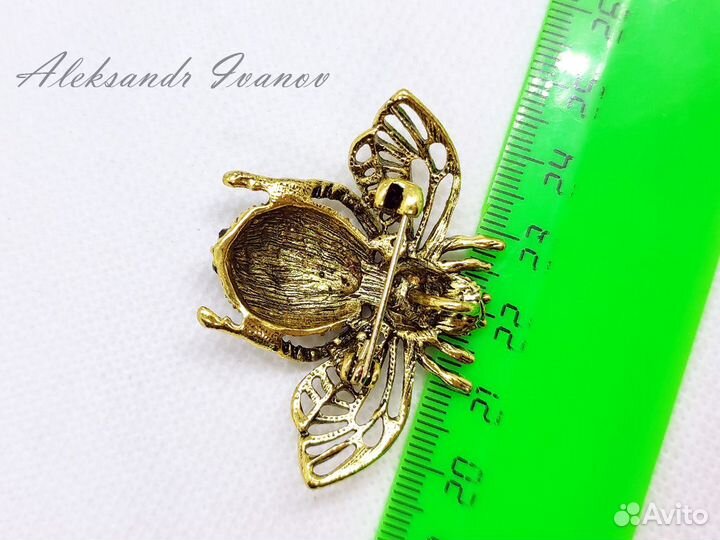 Брошь пчела