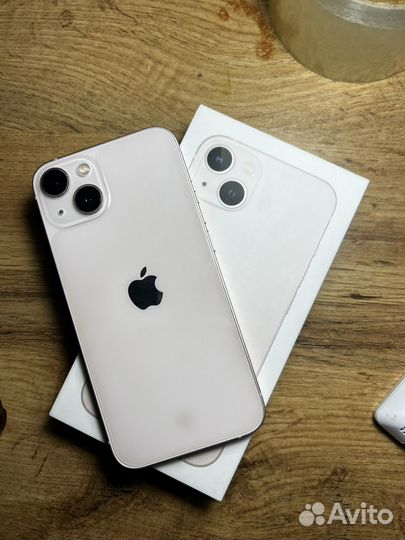 Телефон iPhone 13