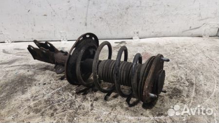 Стойка передняя правая в сборе Toyota Avensis 3 T270