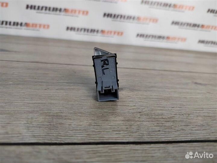 Кнопка стеклоподъемника Skoda Octavia A5 седан 1Z3