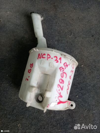 Бачок омывателя на toyota BB NCP33