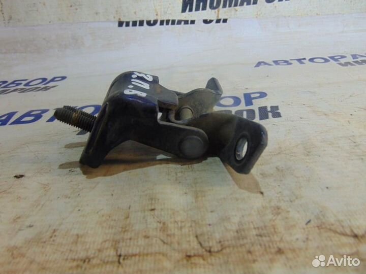 Петля двери задней правой верхняя для Mazda RX 8