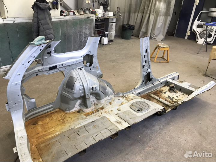 Стойка средняя левая Mitsubishi Outlander 3