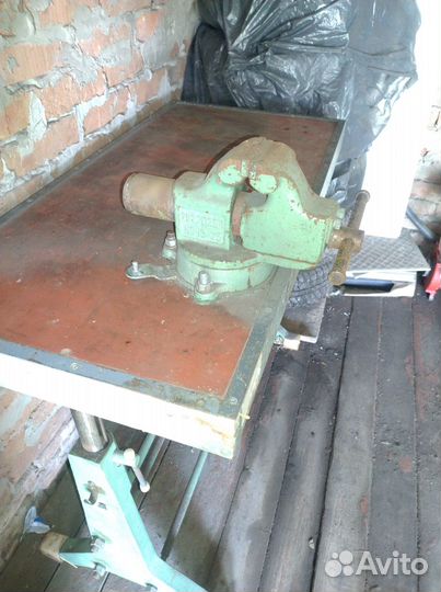 Верстак с тисками, советский