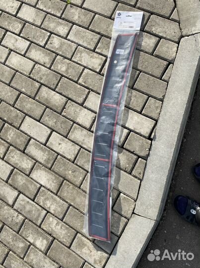 Пластиковая накладка на задний бампер