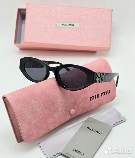 Солнцезащитные очки Miu Miu