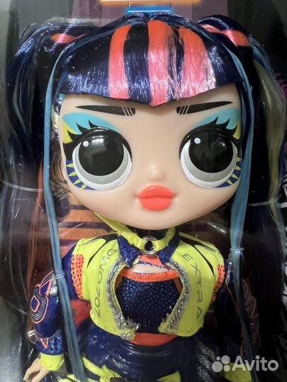 LOL OMG Core Victory, Pose