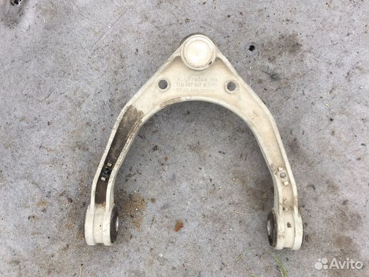 Рычаг передней подвески верхний Audi Q-7