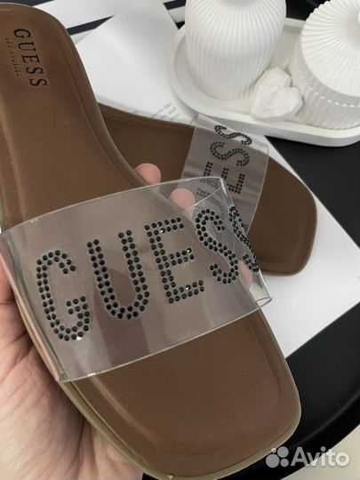 Шлепки Guess