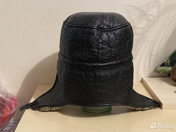 Кожаная шапка-ушанка на меху. 54 р-р