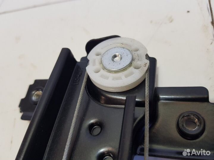 Стеклоподъемник электрический задний правый