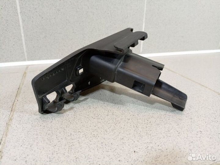 Кронштейн форсунки омывателя фары Volkswagen