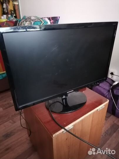 Монитор Samsung S24D300H